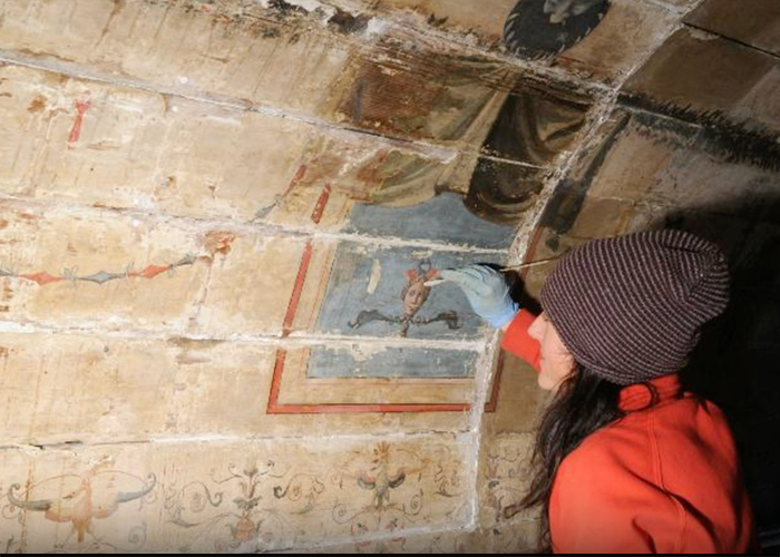 Villa_Farnesina_restauro_grottesche_02